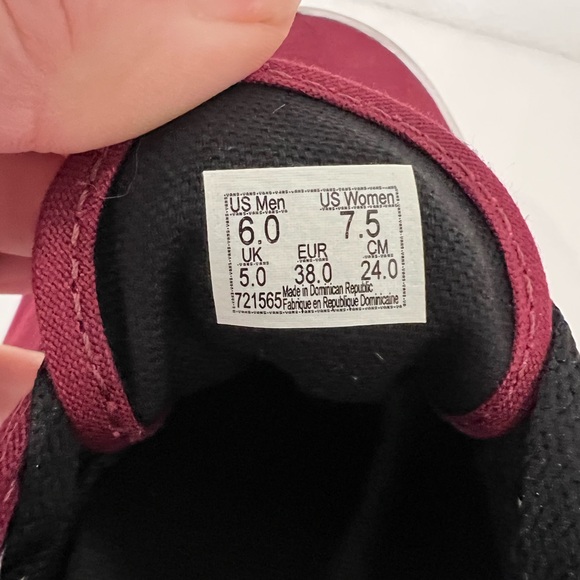 Vans Off The Wall burgundy shoes US Men’s sz 6/ Women’s sz 7.5 - Picture 7 of 7